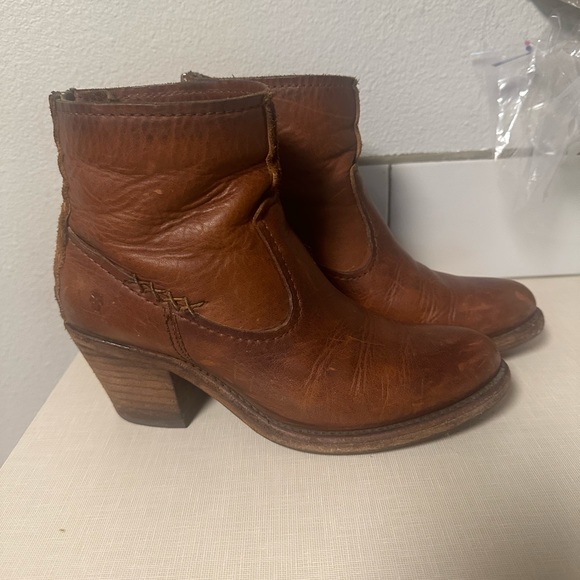 Frye Leslie artisan bootie. Size 7 - Picture 2 of 10